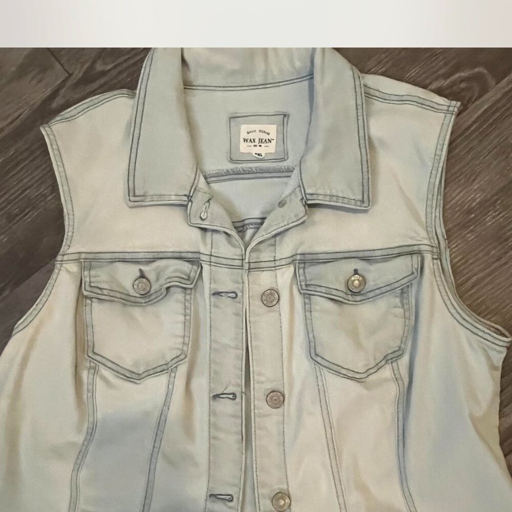 WOMENS LIGHT WASH DENUM VEST SIZE 3X